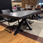 Eettafel, zwart hardhout, zwart metalen spinpoot